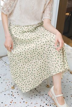 Green Floral Midi Skirt M Spring Green Skirted Bottoms, Green Flowy Skirt For Spring, Green Skirted Bottoms For Spring, Elegant Wrap Skirt For Spring, Spring Green Pleated Maxi Skirt, Spring Long Green Skirt, Green Long Skirt For Spring, Spring Pleated Maxi Skirt, Spring Relaxed Long Maxi Skirt