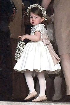 Charlotte Getting Not One, But Two Flower Crowns Pippas Wedding, Pippa Middleton Wedding, Princ Harry, Düşes Kate, Herzogin Von Cambridge, Princesa Charlotte, Prince William Et Kate, Princesa Real, Middleton Family