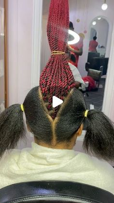 Mohawk Hairstyles With Braids, Braids In A Mohawk Style, Cute Biker Hairstyles, Mohawk Twist Styles, Mohawk Knotless Braids, Knotless Mohawk Braids, Mohawk Boho Braids, Braid Mohawk For Black Women, Braided Boho Mohawk