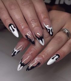 Spiderweb Nails Almond, Halloween Nails Almond Shape Short, Black Bat Nails, Alt Nail Inspo Almond, Batman Acrylic Nails, Batman Nails Design, Batman Nails Acrylic, Simple Gothic Nails, Edgy Halloween Nails