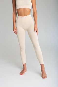 They adapt perfectly to the shape of the body and do not hinder movement. Ideal for outdoor activities and light sports such as yoga or pilates or for everyday life combined with casual garments. Made of soft stretch microfiber that absorbs moisture well while allowing air to pass through, they dry quickly and thus maintain a comfortable body temperature, do not wrinkle or require ironing or additional care. They maintain the brilliance of their color even after several washes and their shape re Solid Color Seamless Stretch Activewear, Seamless Stretch Solid Activewear, Solid Color Stretch Seamless Activewear, Solid Stretch Seamless Activewear, Solid Stretch Activewear With Seamless Construction, High Stretch Seamless Sportswear Tights, High Stretch Seamless Tights For Sportswear, Versatile Solid Activewear With Stretch, Versatile Solid Stretch Activewear