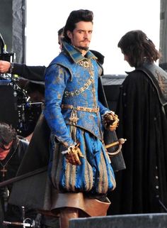 Musketeers Costume, The Three Musketeers 2011, Musketeer Costume, Stripped Outfit, Three Musketeers, The Three Musketeers, Sofia Carson, Period Outfit, Orlando Bloom