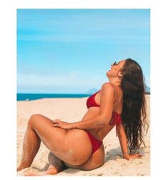 Cute Beach Pictures, Pool Poses, Beach Pictures Poses, Photographie Inspo, Beach Photography Poses, Poses Photo, Beach Shoot, Pic Pose