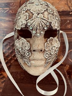 Handmade Eyes Wide Shut Mask in Paper Mache Gold Leaf, Macrame Eyes Wide Shut Mask, Leaf Macrame, Eyes Wide Shut, Female Mask, Feuille D'or, Costume Mask, Paper Mache, Silver Leaf, Gold Leaf