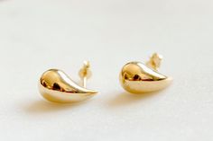 Solid 14k gold bottega stud earrings. Not gold-filled or plated--real 14k gold. Simplicity at its best, these  studs are stylish and fun. A classic look that never goes out of style, these statement earrings are perfect for both daily use and nights out. Earrings come with standard push-backs, also made of 14k gold. Choose from two sizes (see pictures for comparison): 7mm x 11mm or 9mm x 15mm If you have a question, please send a message ... I'm always happy to help! These earrings were handcraf Gold Teardrop Earrings Fine Jewelry As Gift, 14k Gold Pierced Teardrop Drop Earrings, 14k Gold Drop Teardrop Earrings, 14k Gold Teardrop Drop Earrings, 14k Gold Teardrop Earrings As A Gift, Classic 14k Gold Teardrop Earrings With Polished Finish, Tarnish Resistant Pear-shaped Earrings Gift, Minimalist Pear-shaped Yellow Gold Earrings, Classic Tarnish-resistant Teardrop Earrings As Gift