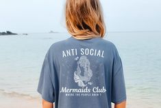 You're about to be OBSESSED with your new Mermaid Shirt. It's the cutest and most trendy way to emit all those important Mermaidcore or Sirencore vibes! This is the perfect Coconut Girl shirt!  Great as a Coastal Cowgirl or Coastal Granddaughter gift! * Q U I C K * F A C T S * ✺ 100% preshrunk cotton ✺ Wash and dry normally (on cool for best results) * S I Z I N G * ✺ Sizing is unisex so runs like men's, though not overly large ✺SIZE UP for that oversized look ✺ Size guide and fit in the graphic image * S H I P P I N G * T I M E S * ✺ Our items are individually made with love for each of our buyers. Because of this, our processing time is 2-5 business days (depending on order volume) plus transit time, but typically much faster. We know our customers want their items as quickly as possible Mermaid Bachelorette, Mermaid Top, Mermaid Core, Beach Hoodie, Mermaid Shirt, Coastal Granddaughter, Girl Beach, Coastal Cowgirl, Coconut Girl