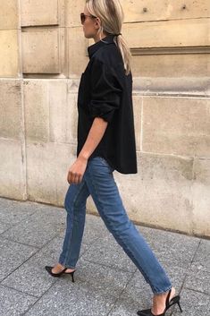 Manolo Blahnik Carolyne, Black Shirt Outfits, Into Fashion, Autumn Outfits, Looks Chic, Classic Outfits, Minimal Fashion, Ootd Fashion