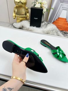 It comes with Dust box, Care manual, Tag and Paper bag.Guide about size: Flat Leather Sandals For Shopping, Green Flat Sandals For Evening, Green Flat Sandals With Leather Sole, Designer Green Open Toe Sandals, Designer Green Sandals With Round Toe, Designer Flat Green Sandals, Designer Green Flat Sandals, Luxury Green Flat Sandals, Fashion Shoes Sandals