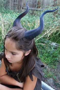 Young Maleficent, Maleficent Horns, Maleficent Costume, Diy Kostüm, Idee Cosplay, Maquillage Halloween, Costume Hats, Costume Makeup, Halloween Kostüm