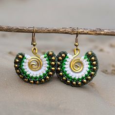 Macrame Boho Earrings Add a pop of boho style to your outfit with these stunning macrame boho earrings! The intricate knotting technique creates a unique and eye-catching design that is sure to turn heads. Featuring beautiful moss green, paradise green, white and bronze colors, these earrings will complement any look. Handcrafted with care, these earrings are comfortable to wear all day long. Upgrade your accessory game with these must-have macrame earrings.  Made of macrame and high quality bra Knotting Technique, Crochet Green, Macrame Boho, Chic Earrings, Macrame Earrings, Green Earrings, White Earrings, Boho Stil, Earrings Boho