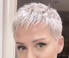 Short Pixie Cut With Bangs, Bangs For Fine Hair, Funky Pixie Cut, Sun Hair, Hairstyles Layered, Long Layer, Funky Hair, Short White Hair, Haircut Medium