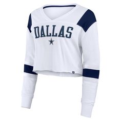 Stay on-trend while repping your Dallas Cowboys with this Fanatics Stretch Cropped Fashion Long Sleeve T-Shirt. With a flattering cropped design and oversized fit, this tee offers a trendy and comfortable game day look. The embroidered applique team logo and tackle twill team wordmark on the chest make it clear you're a devoted member of the Dallas Cowboys fan base. Dallas Cowboys Gear, Dallas Cowboys Tshirts, Dallas Cowboys Fans, Nfl Dallas Cowboys, Nfl Gear, Embroidered Applique, Cropped Style, Dallas Cowboys, Online Retail