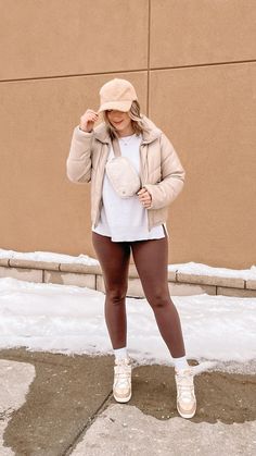 Shop here: https://liketk.it/404k1 Winter Outfits Puffer Jacket, Puffer Jacket Brown, Ootd Winter, Brown Leggings, Wedge Sneakers