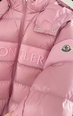 Winter Fashion Aesthetic, Moncler Jacket Women, Rich Rich, Pink Luxury, Stile Hijab, Foto Baby, Swag Outfits For Girls