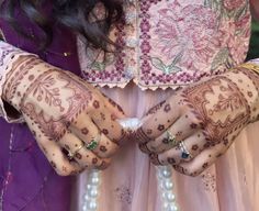 Pink cottage core desi south Asian vest eid shadi wedding outfit shalwar kameez cool indie pretty henna designs mehndi design geometric Eid Aesthetic, Eid Pics, South Asian Aesthetic, Modern Henna, Girls Run The World, Desi Love, Modern Henna Designs, Simple Mehndi Designs Fingers, Pretty Henna Designs