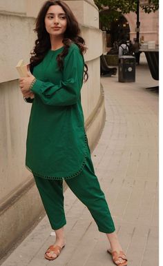 Decent Dresses, Dress Designing Ideas, Simple Dress Casual, Dress Designing, Designing Ideas, Simple Kurta Designs, Womens Trendy Dresses, Pakistani Fashion Casual, Stylish Short Dresses