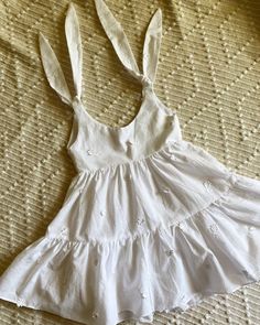 This sweet little dress is made with a beautiful daisy-embroidered 100% cotton lightweight fabric. It features a tiered-style skirt, long ties at the shoulders, a button on the back, and a rolled hem. Dress your baby or toddler in this piece by itself, pair it with tights, and/or layer a sweater over it for a cozy outfit! It is made to be slightly big for a relaxed fit.  Sizing  Please refer to photos for sizing. Product will be made with these size assumptions (size of child, not product measurement).  Care Instructions  Machine-wash cold, delicate cycle (or hand-wash for extra care). Tumble dry low or hang to dry to preserve shape. Warm iron.  Processing Time  I require a processing time of 3-5 business days. My Etsy shop inspiredbysaige.etsy.com Flower Girl Dress Toddler, Baggy Dresses, Outfits Baggy, White Summer Dress, Dress Flower, Dress For Girls, Skirt Long, Style Skirt, White Dress Summer