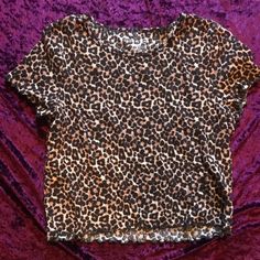 Baby Tee Cheetah Print New Without Tags American Eagle Outfitters Large Casual Stretch Tiger Print Tops, Casual Fitted Top With Tiger Print, Fitted Black Tiger Print Top, Fitted Black Top With Tiger Print, Brown Tiger Print Top For Spring, Brown Tiger Print Tops For Spring, Spring Brown Tiger Print Tops, Black Tiger Print Crew Neck Top, Black Crew Neck Top With Tiger Print