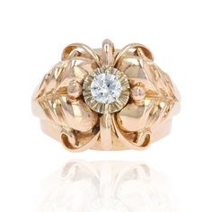 Ring in 18 karat rose gold, eagle head hallmark. Large and domed, this antique ring is adorned on top with a modern brilliant-cut diamond held in a claw. The dome of this retro ring is decorated with arabesques, gold pearls and plant motifs on the start of the ring. Diamond weight : 0.28 carat approximately. Height : 15.4 mm, width : 16.8 mm approximately, thickness : 9.4 mm approximately, width of the ring at the base : 3.3 mm approximately. Total weight of the jewel : 8 g approximately. US Siz Gold Dome Ring, Gold Baroque, Gold Eagle, Retro Ring, Big Diamond, Dome Ring, Antique Ring, Decoration Originale, Eagle Head