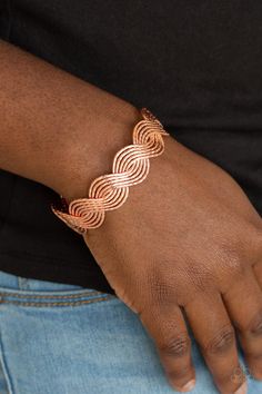 Delicately hammered in shimmery detail, shiny copper wires braid into a brilliant cuff around the wrist for a casual look. Adornment Jewelry, Copper Jewelry Handmade, Copper Wire Jewelry, Wire Jewelry Tutorial, Metalwork Jewelry, Copper Cuff Bracelet, Wire Jewelry Designs, Copper Art, Wire Wrapped Bracelet