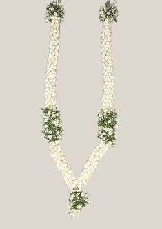 a necklace with pearls and flowers on it