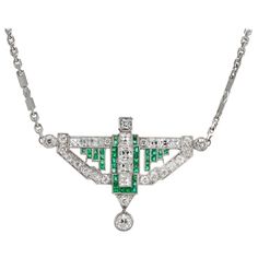 5.02 Carat Diamond Emerald Art Deco Platinum Pendant Necklace | From a unique collection of vintage Pendant Necklaces at https://www.1stdibs.com/jewelry/necklaces/pendant-necklaces/. Emerald Art Deco, Emerald Art, Platinum Pendant, Art Deco Pendant Necklace, Antique Wedding Bands, Diamond Sapphire Engagement Ring, Antique Engagement Rings Vintage, Antique Jewelry Necklace, Necklaces Pendant