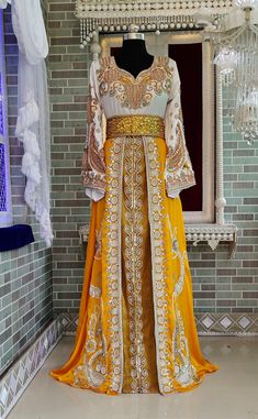 Embroidery Hijab, Kaftan Moroccan Caftan, Caftan Dresses, Moroccan Fashion, Wedding Gold, Moroccan Caftan, Hooded Dress, Caftan Dress, Long Jumpsuits