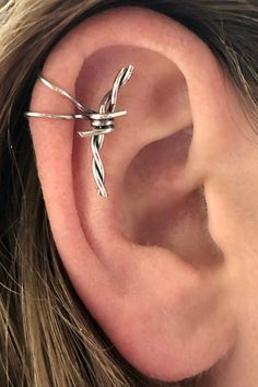 This is a unique and edgy Barbed Wire ear cuff. It hugs the top of your ear comfortably and very securely. We use Solid Sterling Silver and Oxidize the wire to simulate Barbed Wire. We also do a shiny two tone or a gold filled version. This Barbed Wire Ear Cuff is sure to create conversation! It is a non pierced cuff that simulates a piercing at the top of the ear and adds the perfect touch to any style or outfit. Available in Solid Sterling Silver or Gold Filled. This piece will arrive in a pre Ear Cuff Diy, Wire Ear Cuffs, Ear Cuff Silver, Minimalist Ear Cuff, Cartilage Ear Cuff, Helix Ear, Shark Earrings, Wire Cuff, Ear Pins