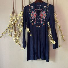 Euc Boho Bohemian Floral Embroidery Bohemian Floral, Embroidered Tunic, Johnny Was, Boho Bohemian, Floral Embroidery, Color Blue, Embroidery, Womens Dresses, Navy