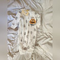 Nwt Halloween Peanuts Snoopy Baby Onsies. 6-9 Months. Smoke Free Home. Snoopy Baby Clothes, Cute Nursery Ideas, Snoopy Baby, Crepe Suzette, Peanut Snoopy, Baby Snoopy, Cute Nursery, Snoopy Halloween, One Piece & Sets