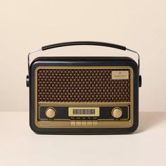 an old fashioned radio sitting on top of a table