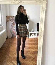 Moda Grunge, Rok Outfit, Skirt Diy, Sixth Form, Rock Outfit, Skirt Trends, Winter Trends, Plaid Skirt