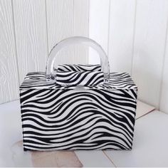 Tiger Trendy White Rectangular Box Bag, Trendy White Square Box Bag, White Satchel Box Bag For Party, White Bucket Satchel With Top Carry Handle, Chic White Box Bag, White Bucket Box Bag For Daily Use, Chic White Bucket Box Bag, Trendy White Compact Box Bag, Elegant White Bucket Box Bag