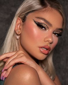 Villain Makeup Aesthetic, Villain Makeup, Valentine Makeup, Face Art Makeup, Valentines Day Makeup, Glamorous Makeup, Colored Eyeliner, Creative Makeup Looks, Glamour Makeup