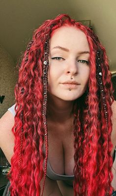 We present our stunning full set of dreadlocks, perfect for those who want to create a bright and unique hairstyle! These synthetic dreadlocks are 20-22 inches (50-55 cm) long. Full set: 50 pieces of curly dreadlocks to add to the order a set of braids - select the desired option and add them to the basket - there are two options - with and without embroidery. You can choose the color of curls and braids from the palette. Made with attention to detail, our crocheted curly dreadlocks  of ombre br Curls And Braids, Curly Dreadlocks, Curly Dreads, Fake Hair Extensions, Short Dreadlocks Styles, Dread Hairstyles For Men, Dreads Girl, Short Locs Hairstyles, Skull Beads