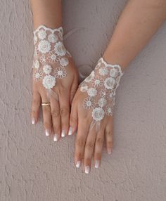 Ivory cream ecru lace gloves bridal gloves wedding by WEDDINGHome, $25.00 Wedding Garments, Hijab Accessories, Lace Fingerless Gloves, Unity Ceremony, Hand Accessories