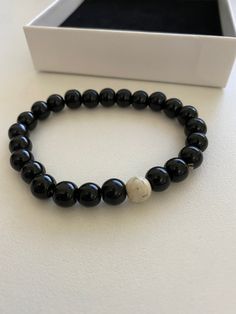 Trendy handmade bracelet - waist around the wrist up to 20 cm to guarantee elasticity. Handmade Bracelet, Handmade Bracelets, 20 Cm, Beauty Book, Jewelry Bracelets, Etsy Accessories, Accessory Gift, Beaded Bracelets, Gift Card