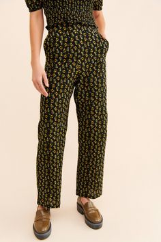 Rent Ditsy Smocked Jumpsuit from Nuuly. Pick 6 items for $98/month. Free shipping + returns. Casual Jumpsuits And Rompers With Smocked Back For Daywear, Chic Bottoms With Smocked Bodice For Daywear, Floral Print Jumpsuits And Rompers For Spring Workwear, Green Jumpsuit With Smocked Back, Floral Print Summer Pants For Daywear, Summer Floral Print Pants For Daywear, Spring Relaxed Fit Jumpsuit With Smocked Back, Casual Floral Print Pants For Daywear, Casual Floral Print Pants