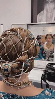 Medieval Hair Jewelry, Medival Hairstyle Long Hair, Georgian Hairstyles, Middle Ages Hairstyles, Medieval Hair Styles, Ornate Hairstyles, 15th Century Hairstyles, Hairstyles Royal, Royalty Hairstyles