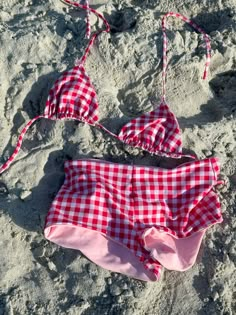 Trendy Bikinis, Trendy Swimsuits, Future Clothes, Swimsuit Collection, Foto Casual, Summer Swimwear, Cute Bathing Suits, Cute Swimsuits, Dolce E Gabbana