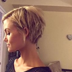 Krissa Fowles, Edgy Pixie Hairstyles, Short Layered Bob Hairstyles, Layered Bob Hairstyles, Blonde Pixie Haircut, Short Pixie Haircuts, Short Haircut, Short Blonde