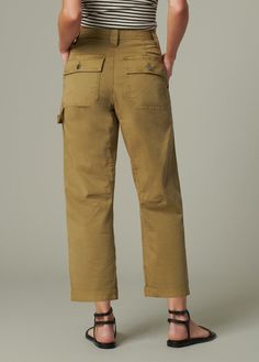 Workwear at its best. The new Relaxed Carpenter Pant, made from Weightless denim, features utility styling--including front patch pockets and hammer loop. The relaxed fit has a slightly barrel-shape leg to give new shape to your denim lineup.98% cotton, 2% elastaneRise: 9.5"Leg Opening: 16"Inseam: 26.5"Model is wearing size 26 Khaki Utility Jeans For Fall, Khaki Relaxed Fit Cargo Jeans, Khaki Cargo Style Relaxed Fit Jeans, Relaxed Fit Khaki Cargo Jeans, Relaxed Fit Cargo Style Khaki Jeans, Khaki Pants With Patch Pockets For Work, Khaki Tapered Leg Cargo Jeans With Hip Pockets, Utility Cropped Pants With Hip Pockets, Utility Cropped Leg Pants With Pockets