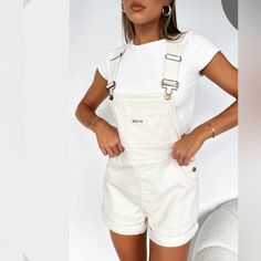 White Fox Boutique Corduroy Overall Shorts. White Cream Color. Size Xs. Never Worn Casual Cotton Shortalls, Casual White Cotton Shortalls, Trendy Cotton Shortalls, Trendy High Waist Cotton Shortalls, Trendy High-waist Cotton Shortalls, Cotton Shortalls With Pockets, White Casual Shortalls For Spring, Casual White Shortalls For Spring, White Overalls Shorts