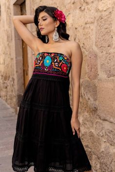 This Beautiful Strapless Dress boasts a Traditional Mexican floral design combined with a modern style dress.  The corrugated skirt combined with the strapless embroidered top makes it fun and flirty.  It's made out of fine Mexican corrugated cotton and has elastic on the back for a tighter fit. It has lace details throughout.  This dress is handmade and completely hand embroidered by Mexican Artisans in Puebla, Mexico. More available dresses here: https://www.etsy.com/es/shop/SoleiEthnic?ref=se Bohemian Sleeveless Mini Dress With Floral Embroidery, Bohemian Embroidered Floral Dress For Party, Bohemian Maxi Dress With Floral Embroidery For Party, Bohemian Floral Embroidered Dress For Party, Bohemian Embroidered Dress With Floral Detail For Party, Bohemian Embroidered Sleeveless Maxi Dress, Bohemian Sleeveless Embroidered Maxi Dress, Strapless Bohemian Mini Dress For Beach, Bohemian Sleeveless Embroidered Beach Dress