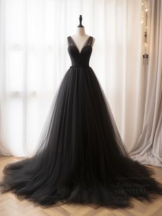 Black Dress Long Elegant Classy Ball Gowns, Black Princess Dresses, Prom Dresses Flowy, Black Bridal Dresses, Tulle Formal Dress, Champagne Formal Dresses, Black Tulle Dress, Dream Prom Dress, Prom Dress Black