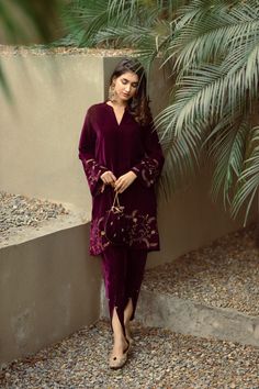 Luxury Silk Thread Unstitched Suit For Festive Season, Luxury Jamawar Dress With Pallu, Luxury Unstitched Suit With Intricate Embroidery For Festive Season, Luxury Velvet Salwar Kameez With Dabka Embroidery, Luxury Festive Unstitched Dola Silk Suit, Luxury Unstitched Suit With Pallu For Diwali, Luxury Festive Pant Set With Dupatta, Luxury Unstitched Suit For Eid Ceremony, Luxury Velvet Long Sleeve Salwar Kameez