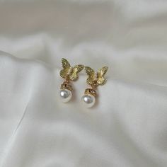 Don't miss out on these beautiful small gold butterfly earrings. They work with a large variety of looks and add a bit of sparkle to your outfit. MORE jewellery pieces available on our shop! Any questions please message we are happy to help. Free postage in UK Thank you for shopping with us Heather&Bumble 📪Follow us at: Instagram: heatherandbumble Twitter: Heather_Bumble Pintrest: Heather & Bumble Gold Butterfly Stud Earrings - Bead Earrings,Butterfly Earrings,Small Gold Earrings In The UK,Small Gold Butterfly Jewellery In The UK Elegant Gold Butterfly Earrings, Elegant Gold Butterfly-shaped Earrings, Gold Butterfly Charm Earrings For Party, Party Earrings With Gold Butterfly Charm, Gold Earrings With Butterfly Charm For Party, Gold Butterfly Earrings For Party, Elegant Gold Earrings With Butterfly Charm, Butterfly Charm Earrings For Party, Party Butterfly Charm Earrings