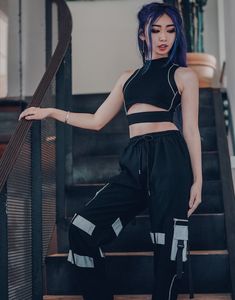 Athletic Alt Outfits, Streetwear Women Aesthetic, Alt Athletic Wear, Techware Fashion Women, Parkour Clothes, Kam Aesthetic, Outfit With Joggers, Tech Wear Women, Techware Fashion