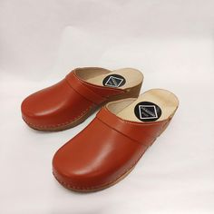 MADE FROM Vegan LEATHER AND ALDER WOOD Clogs for Women BONDA Low heals ergonomic wooden sole and Vegan leather. made to order. Available in sizes 36-41. For other sizes please contact me EUR 35 l UK 2.5 l AUS 4.5 l USA 5 l up to 22.3cm l 8.78 inches EUR 36 l UK 3.5 l AUS 5.5 l USA 6 l up to 23cm l 9.02 inches EUR 37 l UK 4 l AUS 6 l USA 6.5 l up to 23.7cm l 9.33 inches EUR 38 l UK 5 l AUS 7 l USA 7.5 l up to 24.5cm l 9.65 inches EUR 39 l UK 6 l AUS 8 l USA 8.5 l up to 25.3cm l 9.96 inches EUR 40 Orange Closed Toe Clogs With Rubber Sole, Orange Round Toe Clogs With Rubber Sole, Orange Closed Toe Leather Clogs, Orange Leather Closed Toe Clogs, Orange Mules With Removable Insole And Round Toe, Orange Leather Round Toe Clogs, Orange Leather Clogs, Traditional Brown Slip-on Clogs, Vegan Clogs