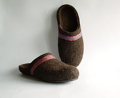 These felted slippers are made using all natural products -wool, hot water and olive oil soap. They are soft and so light that you feel as if you were barefoot. wool breathes so your feet will not sweat in them. Soles are made from natural rubber to prevent them from slipping and make them more durable on any flooring. Choose the colour of the ribbon from the last photo. Wear felted footwear - the feet are warm, and the sheep are intact! - SIZE: this item is made to order. Write me, please, your Brown Felt Slippers With Round Toe, Brown Slip-on Felt Slippers, Handmade Brown Closed Toe Slippers, Woman House, Felt Wool Slipper, Woman Slippers, Wool Clogs, Orange Decor, Olive Oil Soap